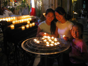 Notre_Dame_Candles.jpg